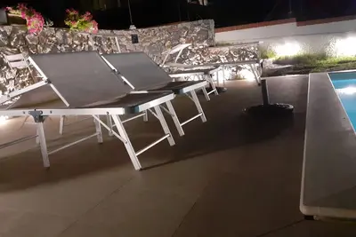 Image de Camera con Bagno in Villa con Piscina e Giardino