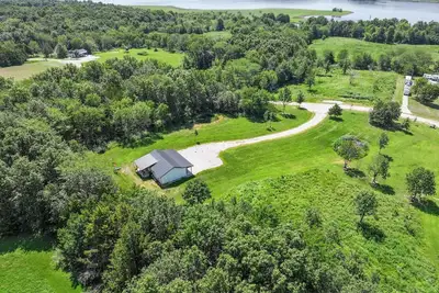 Image de Cozy Cabin on 3 acres 1 minute from boat ramp!