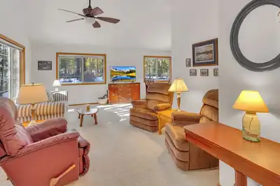 Image de One Level, 3beds located near the river w/trails!