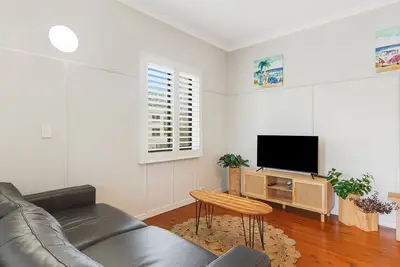 Image de Cypress Sands Unit 4 200m stroll from the beach, in the heart Rainbow Bay with Wi-Fi Inc.