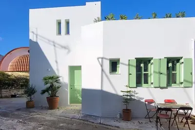 Villa neuve 2ch/2Sdb dans village classé