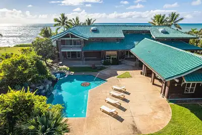 Image de Konishiki Beachhouse Estate: Luxury 6br Oceanfront Home w/ Private Pool, Beach A