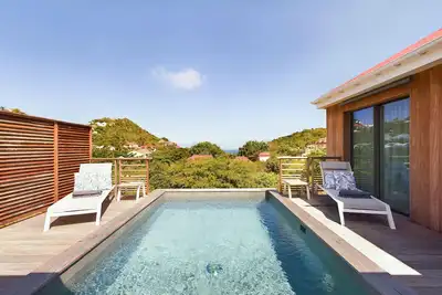 Image de Villa tennis dreams in Flamands hills. . . Pool, tennis court and beach by feet