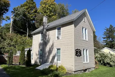 Image de Cooperstown Cottage - 2 miles to Cooperstown Dreams park - with a pool!