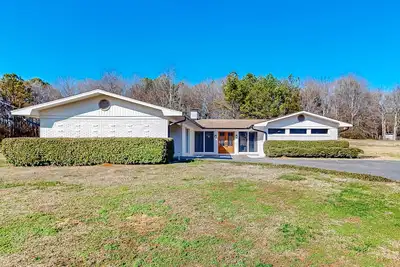 Image de Private acreage with mountain views, alfresco dining, & grill - near Webb Lake