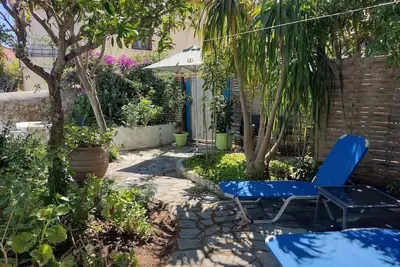 Imposing townhouse in the centre of Methoni, 400 metres from beach and Castle.
