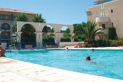 Image de A louer t2 cabine  3 mn  à pieds de la mer et du centre avec piscine