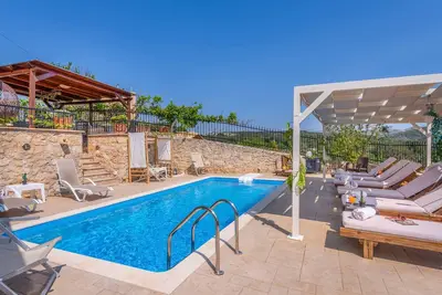 Image de Villa Tresor - Six Chambres Villa, Couchages 11