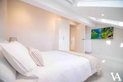 Image de 10 Park Square East - Suite 8