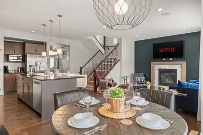 Image de Keswick Luxury Home • King Bed • 2 Living Rooms