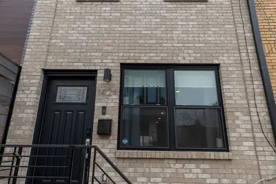 Image de 3br Townhouse  + Rooftop Views + Arcade + Office Space w/ Extended Monitor!