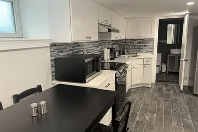 Image de Modern & cozy basement apartment in Queens near Public Transportation