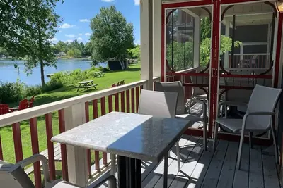 Image de Cozy Lakefront Cottage for the Ultimate Getaway