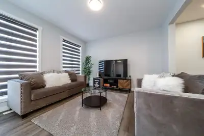 Image de Beautiful Newly Built House - Downtown Edmonton