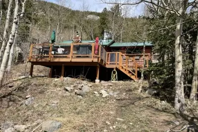 Image de Remodeled miners cabin, snug & warm. Tucked right next to Lake Eldora Ski Resort.