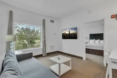 Image de Suites at Lake Buena Vista close Disney Springs with free parking