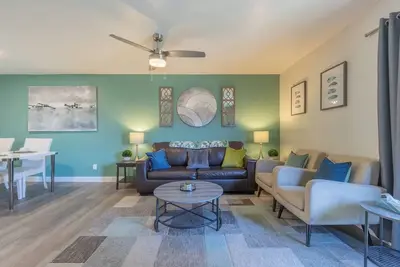 Parking | King Bed | Walk to Dining • Golf