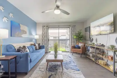 Image de Modern Stay | King Bed • Parking • Walk to Dining