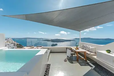 Image de Luxurious Santorini Penthouse Villa | 1 Bedroom | Magical Caldera Sea Views & Outdoor Hot Tub | Fira
