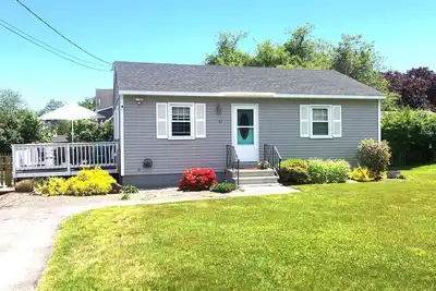 Image de Updated and charming Vacationland home less than a mile to Wells beaches!