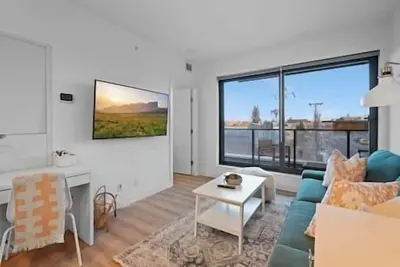 Image de \"Baja Blast\" 2br |Mins to Stampede | Rooftop Patio