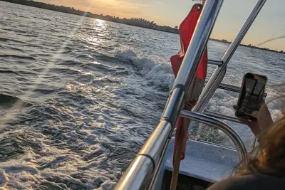 Image de Beautiful lake front home