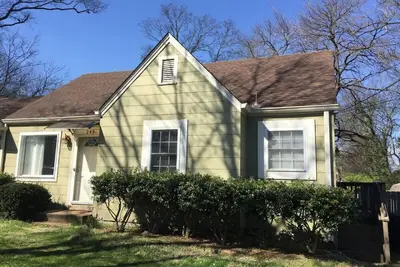 Hangout House play, work, and visit