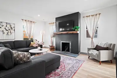 Image de Gorgeous Remodel|Game Room| Spacious | Sleeps 8