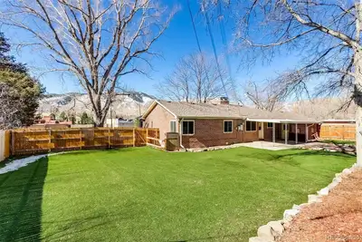 Spacious 5br Golden House with Large Communal Backyard with Bbq & Games