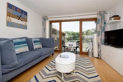 Fabulous modern apartment for 4 with parking, close to the town centre.