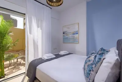 Image de Stylish Lower Level Apartment, A/C, Wi-Fi, Private Terrace Area - Centrally Located in Heraklion!