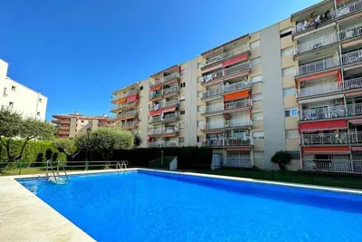 Image de Appartement proche de la plage avec piscine, Wi-Fi et climatisation - 2 ch, 6 pers