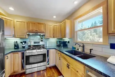 Mountaintop cabin minutes from Heavenly! \n