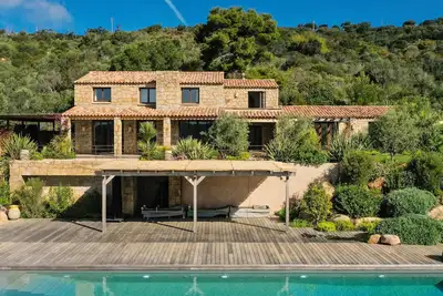Image de Une Propriété d'Exception, pieds dans l’eau, dans le Golfe d'Ajaccio