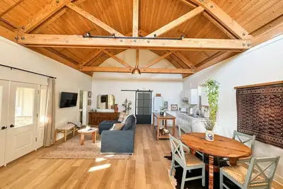 Image de A true one of a kind destination - The Cottage @ The Big Pond Ranch & Vineyards