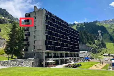 Image de Appartement 'Superbe Studio Idéalement Situé À Flaine Forum' avec vue sur les montagnes et balcon