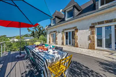 Image de Maison de vacances 'Maison 10 Pers 2kms De La Plage' avec vue sur la mer, terrasse privée et Wi-Fi