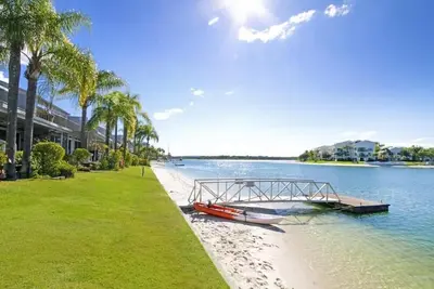 Image de Luxury Noosa Waterfront - Beach Access, Walk to Hastings