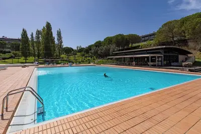 Image de Appartement 'Casa Estrela Do Meio Dia' avec piscine partagée, Wi-Fi et climatisation