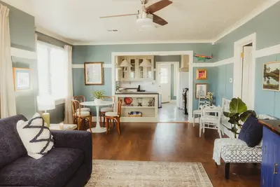 Image de Easy walk to Ul, Downtown, Girard park, and multiple music venues. Pet friendly!