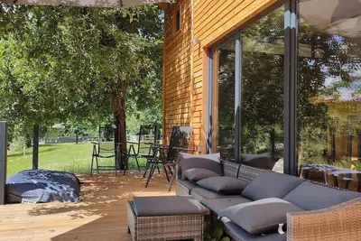 Image de Our largest tiny house - TinyHouse between the ponds. Large terrace, wood-burning stove, barbecue, air conditioning. . . . June - September minimum rental period 1 week Sat- Sat.