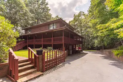 Image de Eagles Rest - Quiet area with hot tub, pets welcome!
