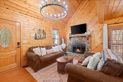 Image de Firefly Lodge -4 bedroom cabin minutes from Helen-Pet Friendly, Hot Tub, Firepit