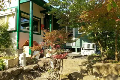 Image de A quiet, one-unit vacation home for rent. Indoor swings are popular with children. For meals, you can buy sashimi and other side dishes at a nearby supermarket, or Bbq at the lodge or cook in the kitchen.