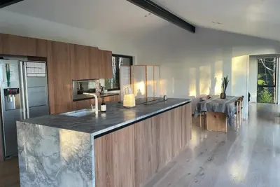 Image de Spacious hideaway with stunning harbour views