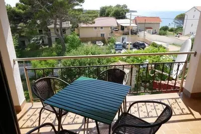 Image de Appartement de deux chambres avec le balcon et la vue sur le mer Banjol, Rab (A-22362-b)