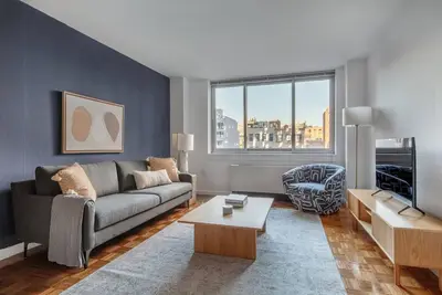 Image de Bright Les 1br w/ Elevator & W/D, nr Green Space, by Blueground