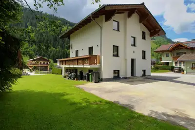 Image de Chalet spacieux avec local à skis et sauna