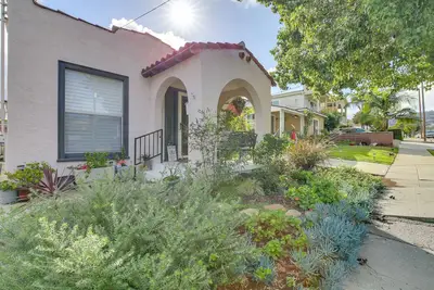 Image de Charming Bungalow Near La Waterfront & Beaches