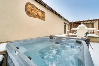 Image de Epic East Wenatchee Home w/ Hot Tub + Game Room!